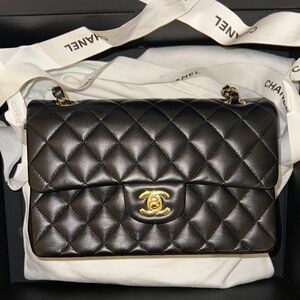 Chanel small classic flap bag (authentic)